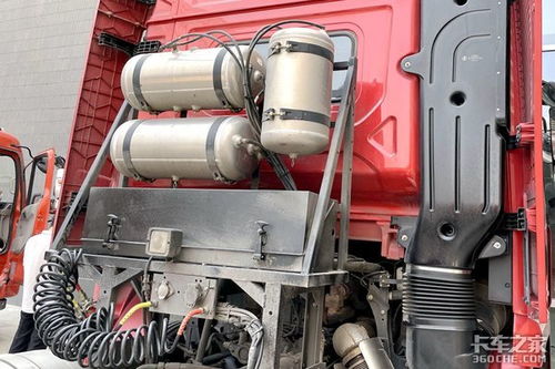 續(xù)航里程給力 側置雙氣瓶的lng牽引車